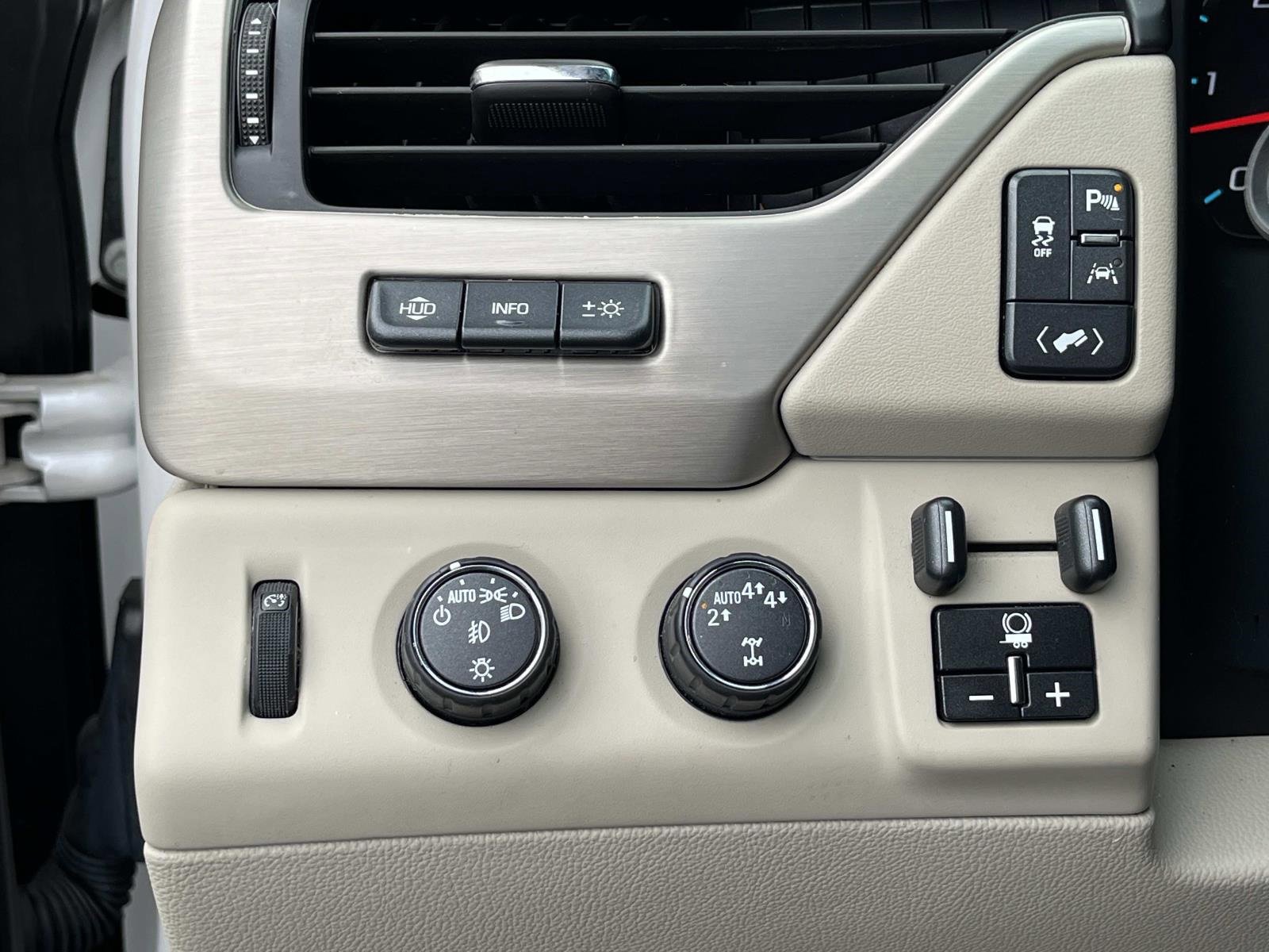 Used 2017 GMC Yukon Denali w/ Open Road Package image 34