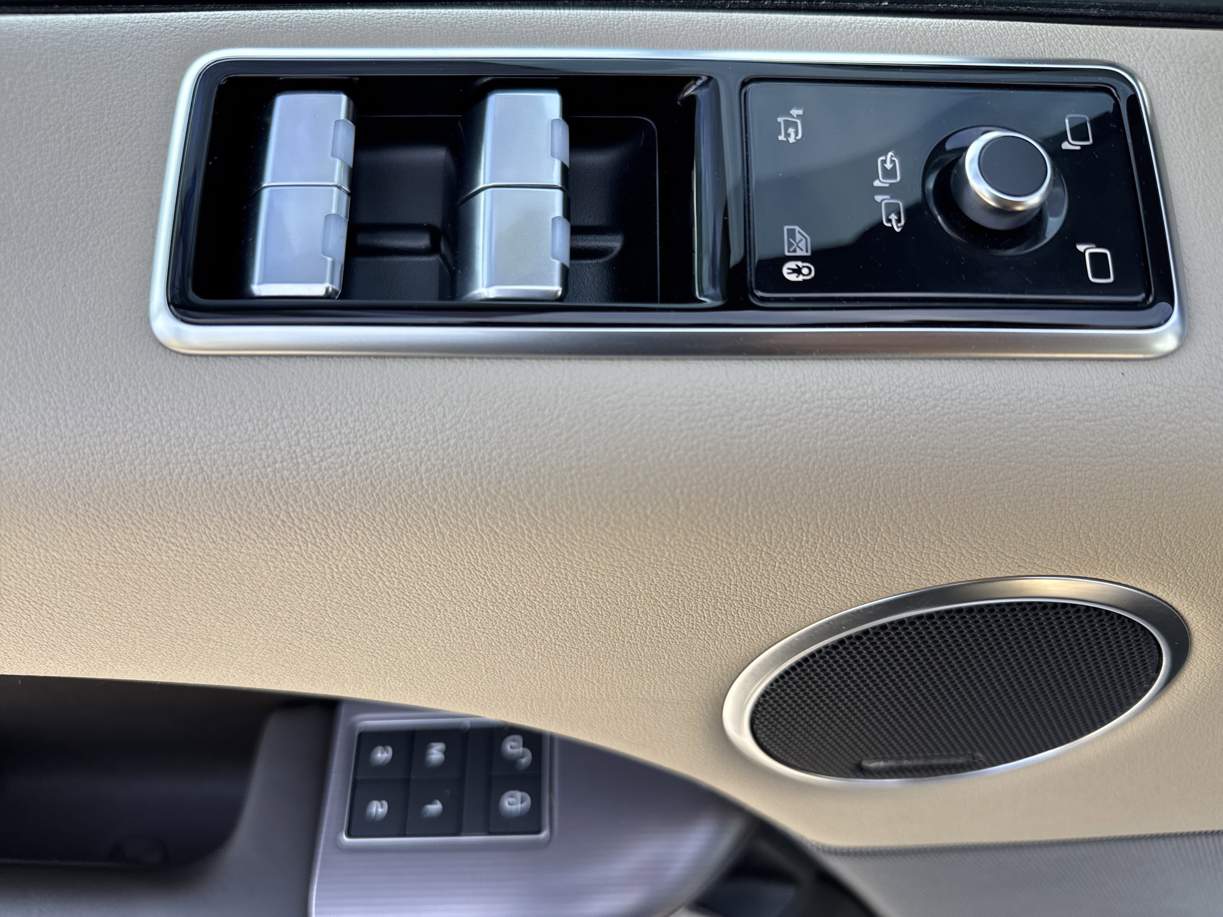 Used 2019 Land Rover Range Rover Sport HSE image 16