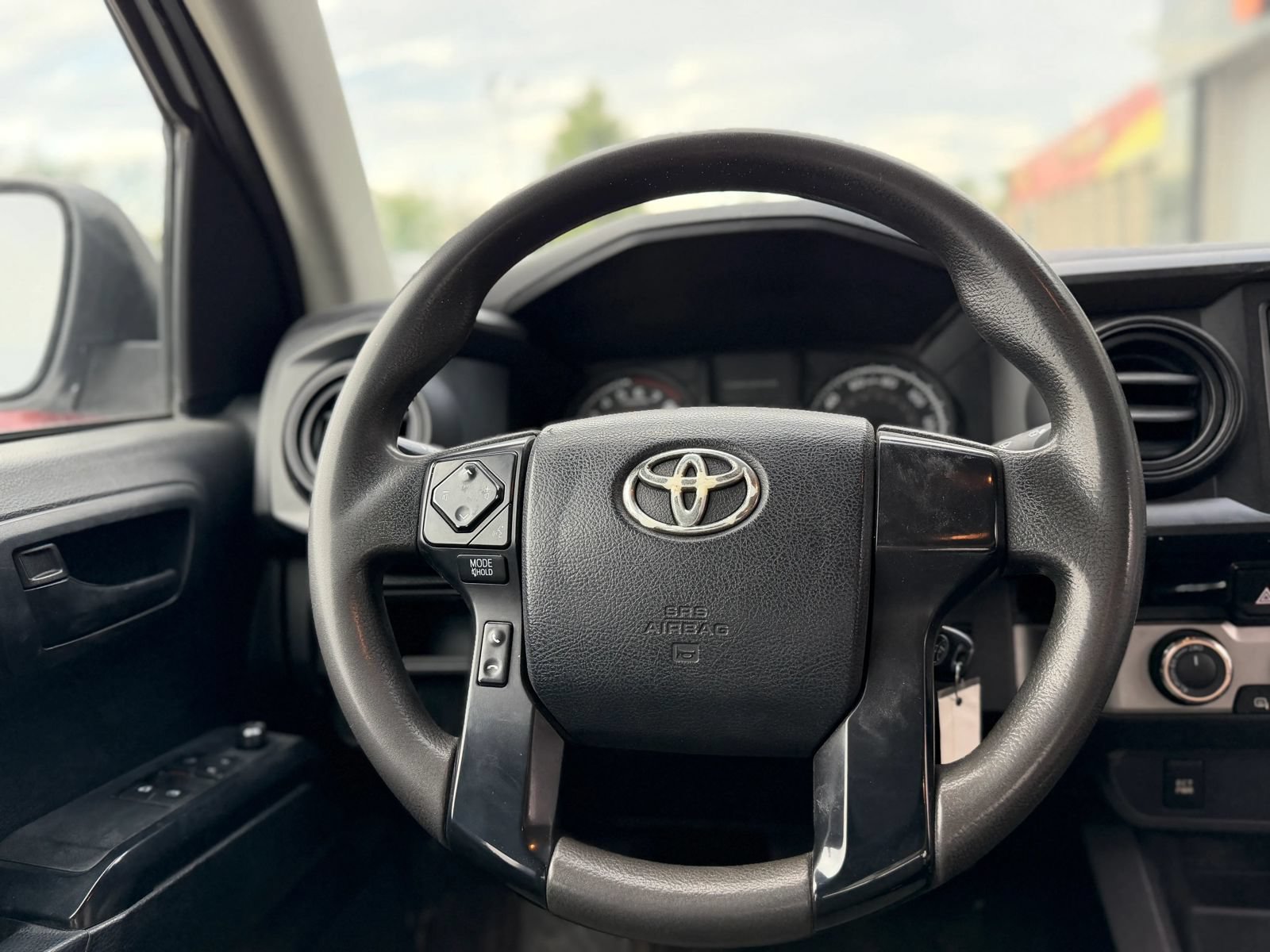 Used 2016 Toyota Tacoma SR AWD/4WD image 11