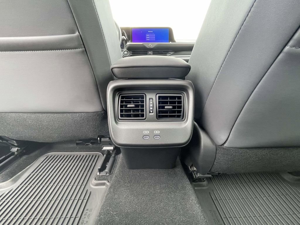 Used 2023 Toyota Crown AWD/4WD image 3