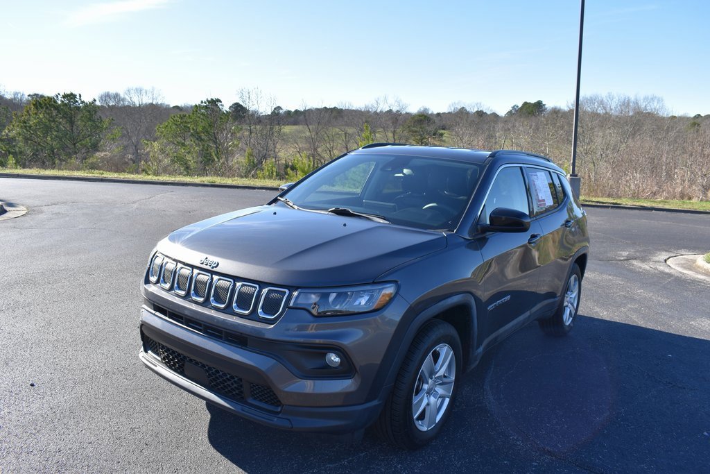 Used 2022 Jeep Compass Latitude image 2