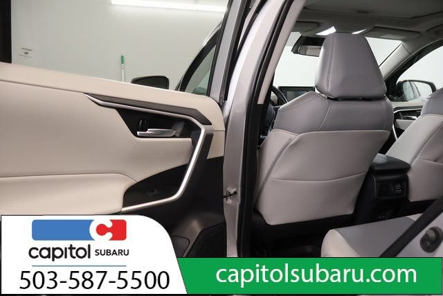 Used 2022 Toyota RAV4 XLE Premium AWD/4WD image 27