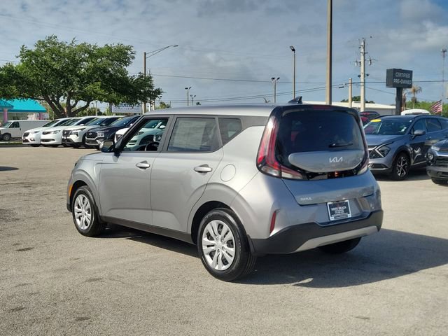 Used 2025 Kia Soul LX image 4