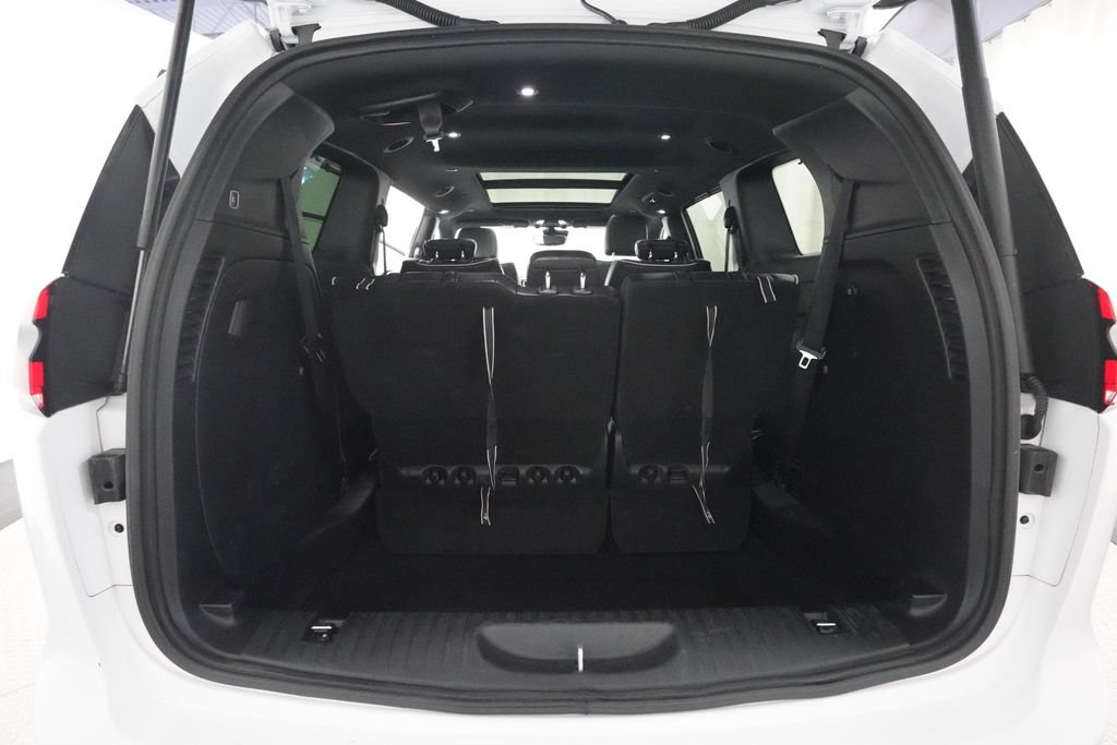 Used 2025 Chrysler Pacifica Limited FWD image 10