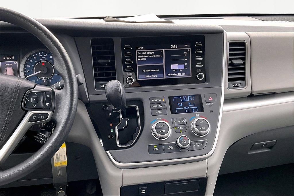 Used 2020 Toyota Sienna L image 11