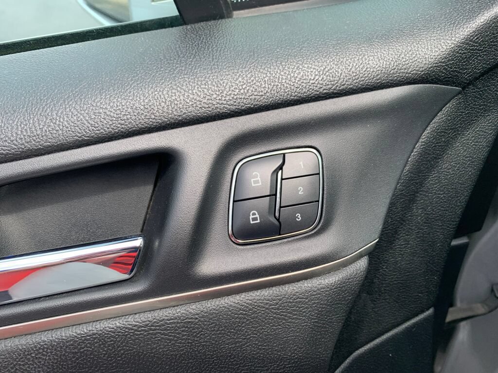 Used 2015 Lincoln MKC FWD w/ Equipment Group 101A Select image 14