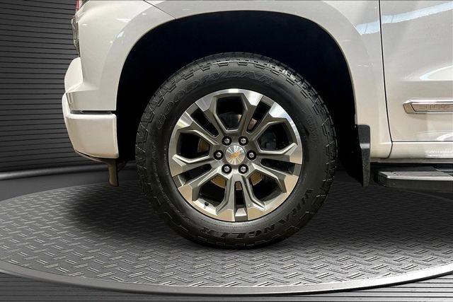 Certified 2025 Chevrolet Silverado 1500 High Country w/ Technology Package AWD/4WD image 31