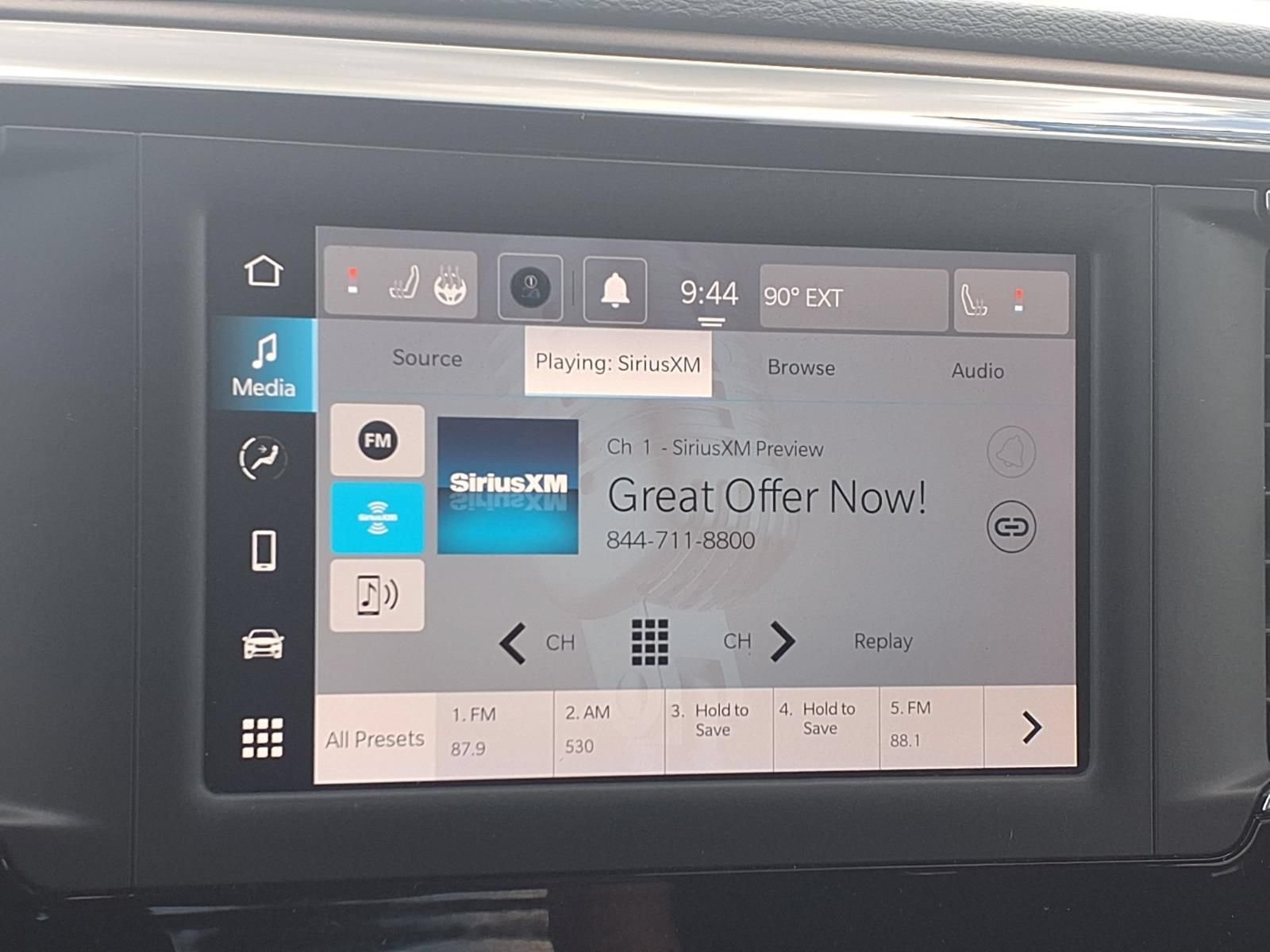 Used 2023 Chrysler Voyager LX FWD image 5
