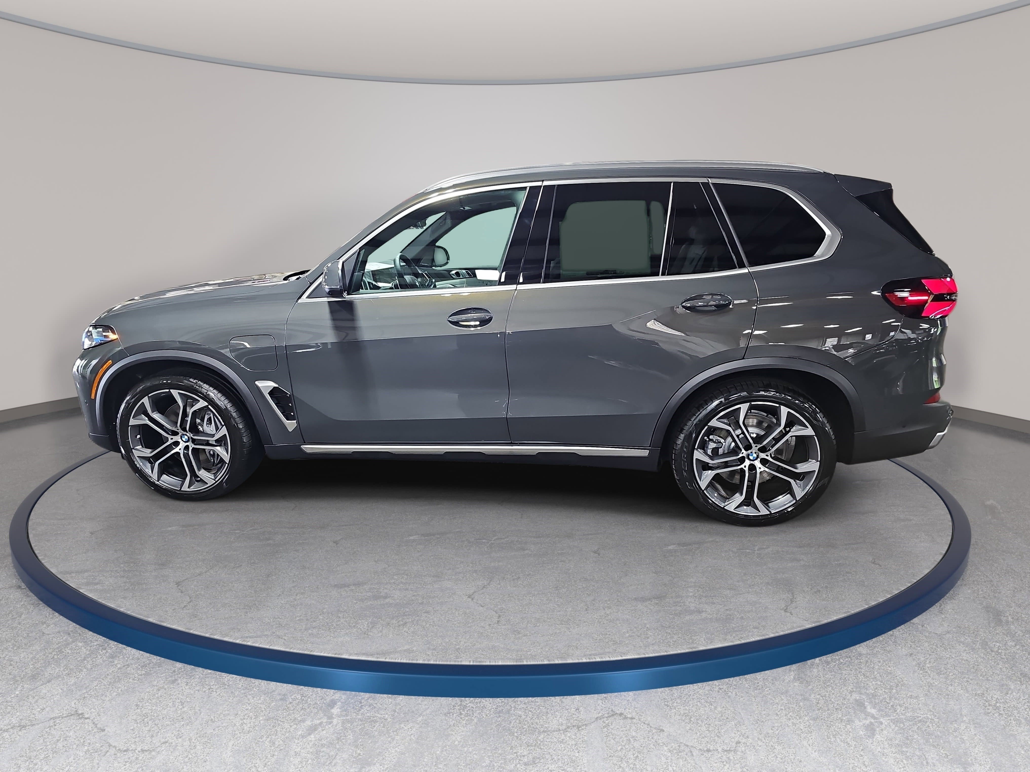 New 2026 BMW X5 xDrive50e w/ Climate Comfort Package image 8
