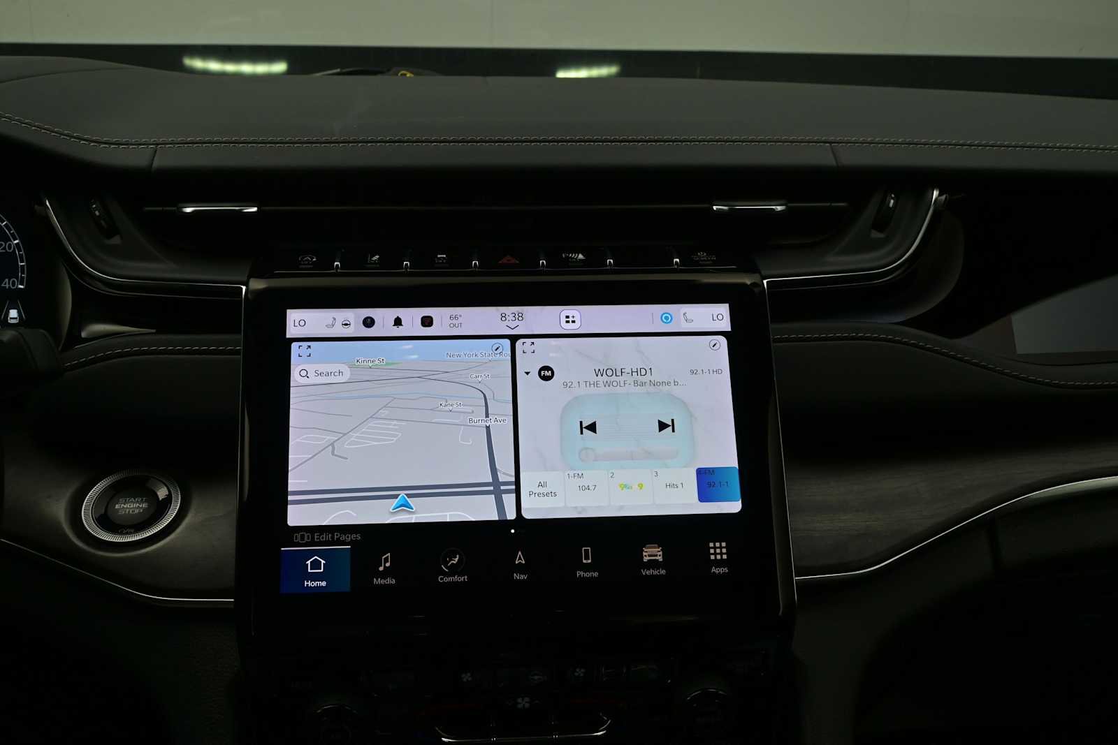 Used 2023 Jeep Grand Cherokee Overland w/ Luxury Tech Group IV AWD/4WD image 20