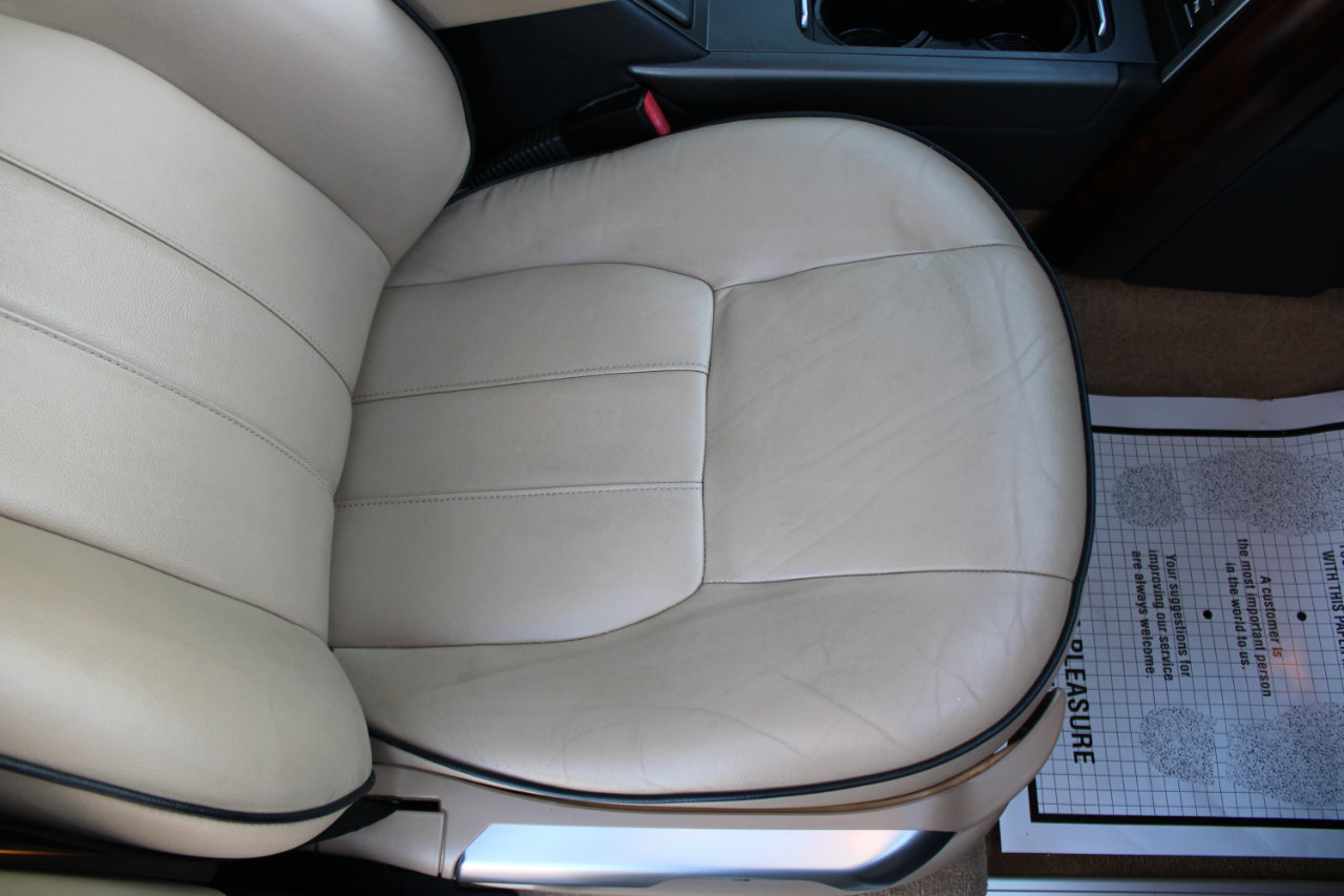 Used 2012 Land Rover Range Rover HSE image 13