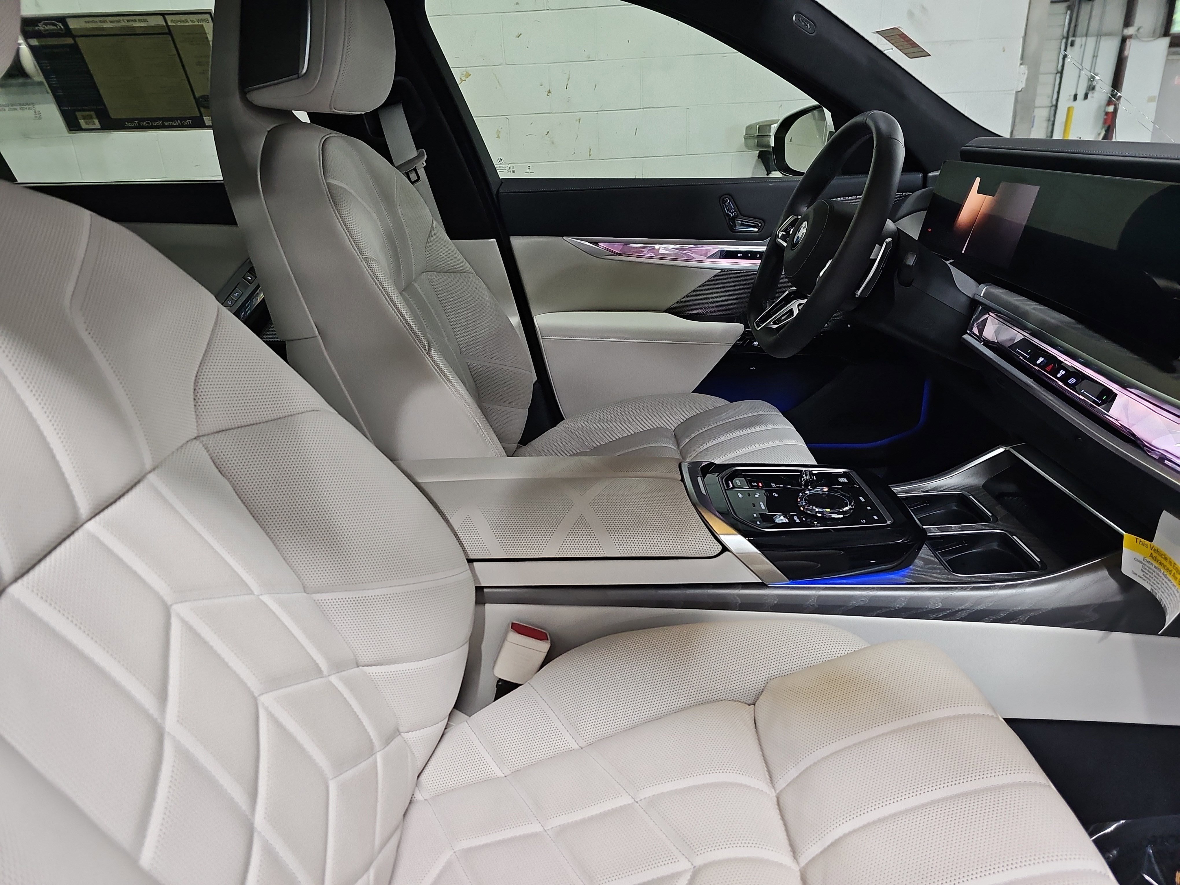 Certified 2025 BMW 760i xDrive w/ Autobahn Package AWD/4WD image 11