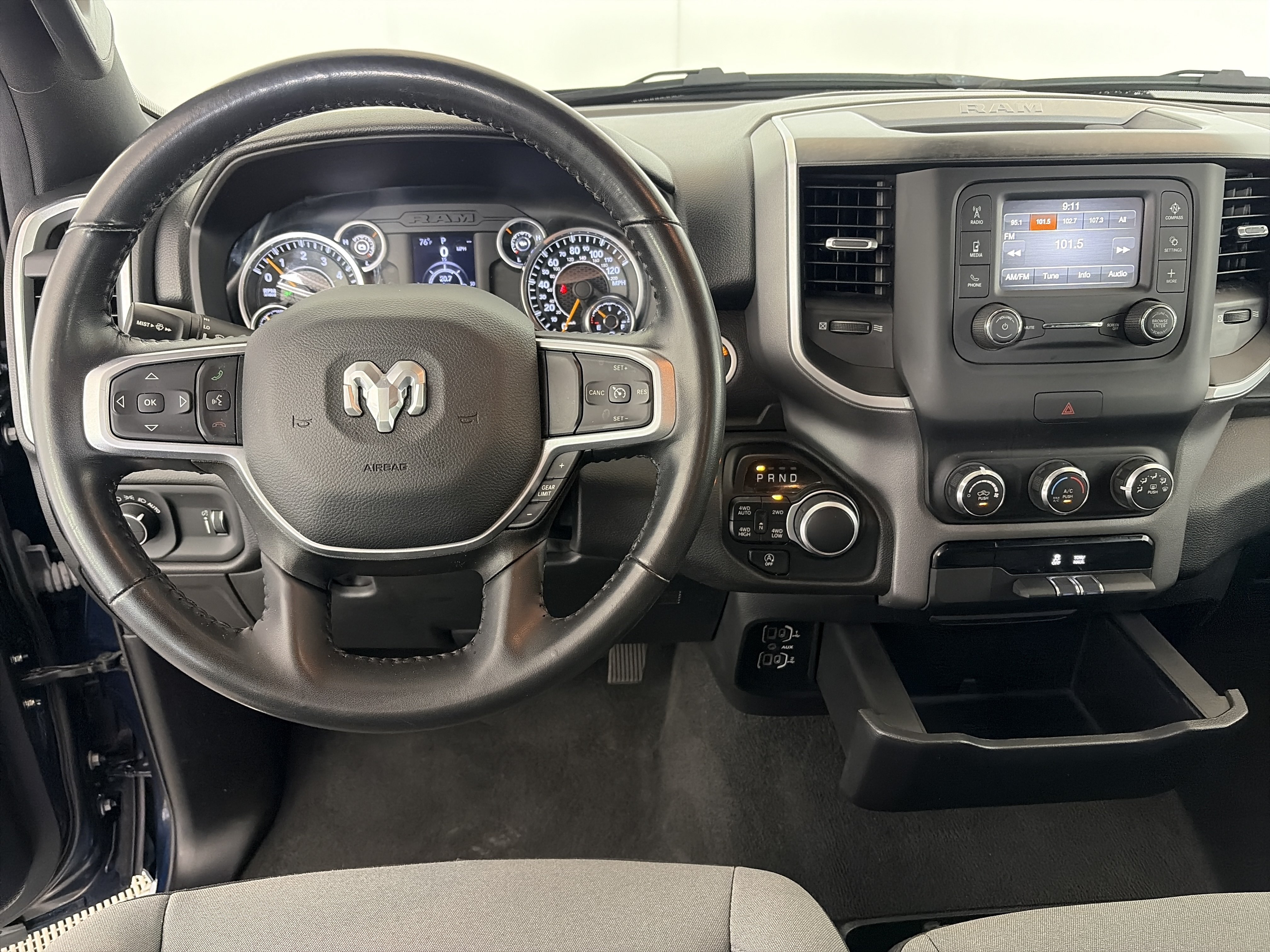 Used 2022 RAM 1500 Big Horn AWD/4WD image 3