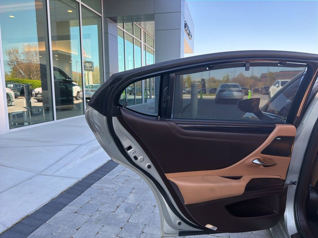 Used 2019 Lexus ES 350 Ultra Luxury w/ Accessory Package 2 image 33