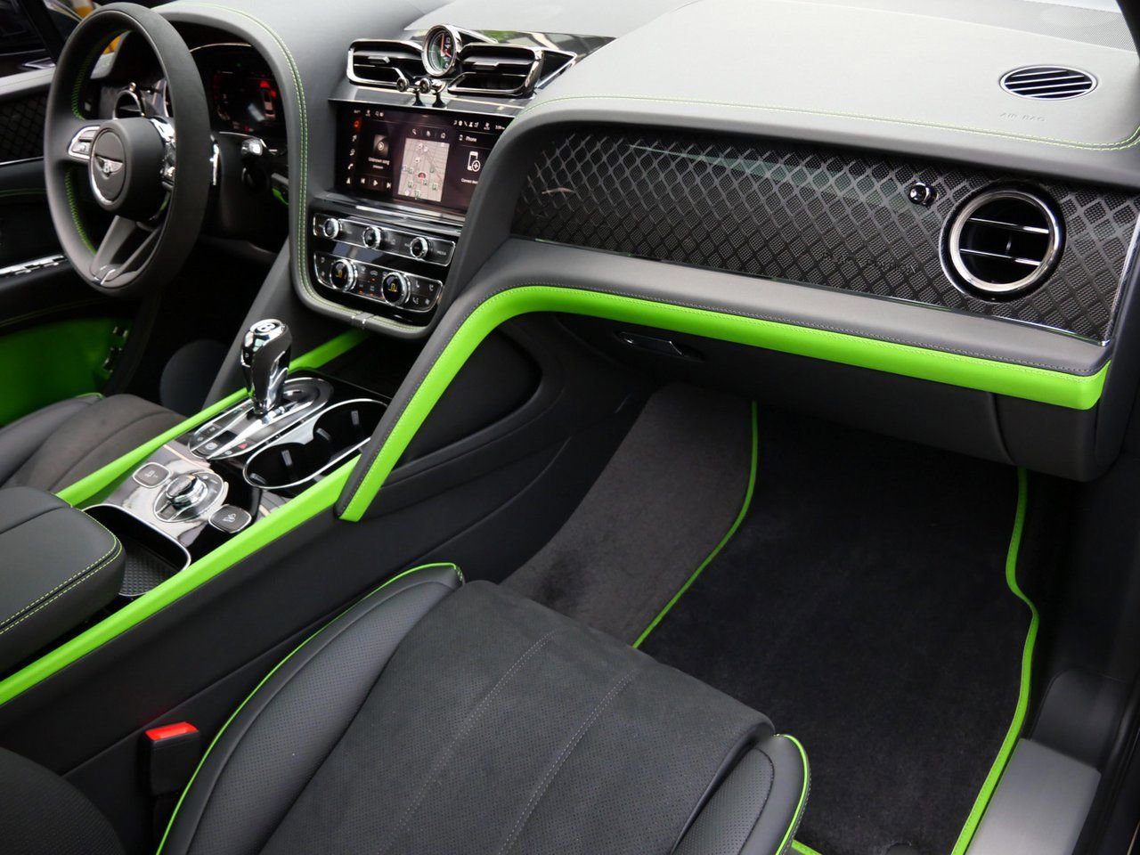 Used 2025 Bentley Bentayga AWD/4WD image 27