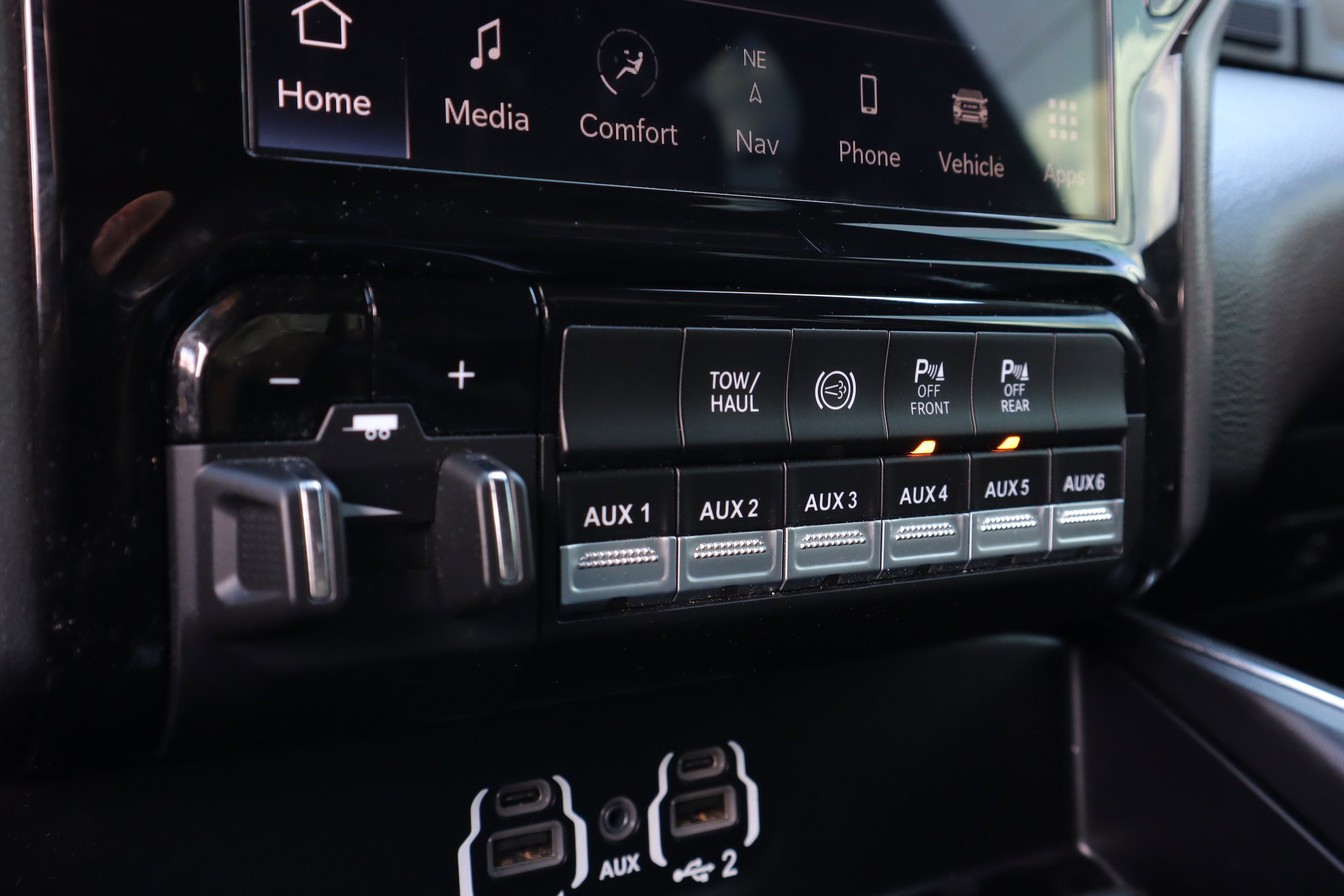 Used 2024 RAM 2500 Laramie w/ Night Edition image 15