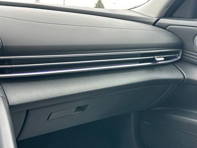 Used 2023 Hyundai Elantra Limited w/ Cargo Package image 27