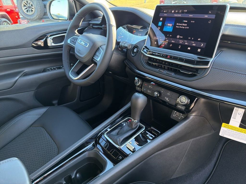 New 2026 Jeep Compass Latitude image 25