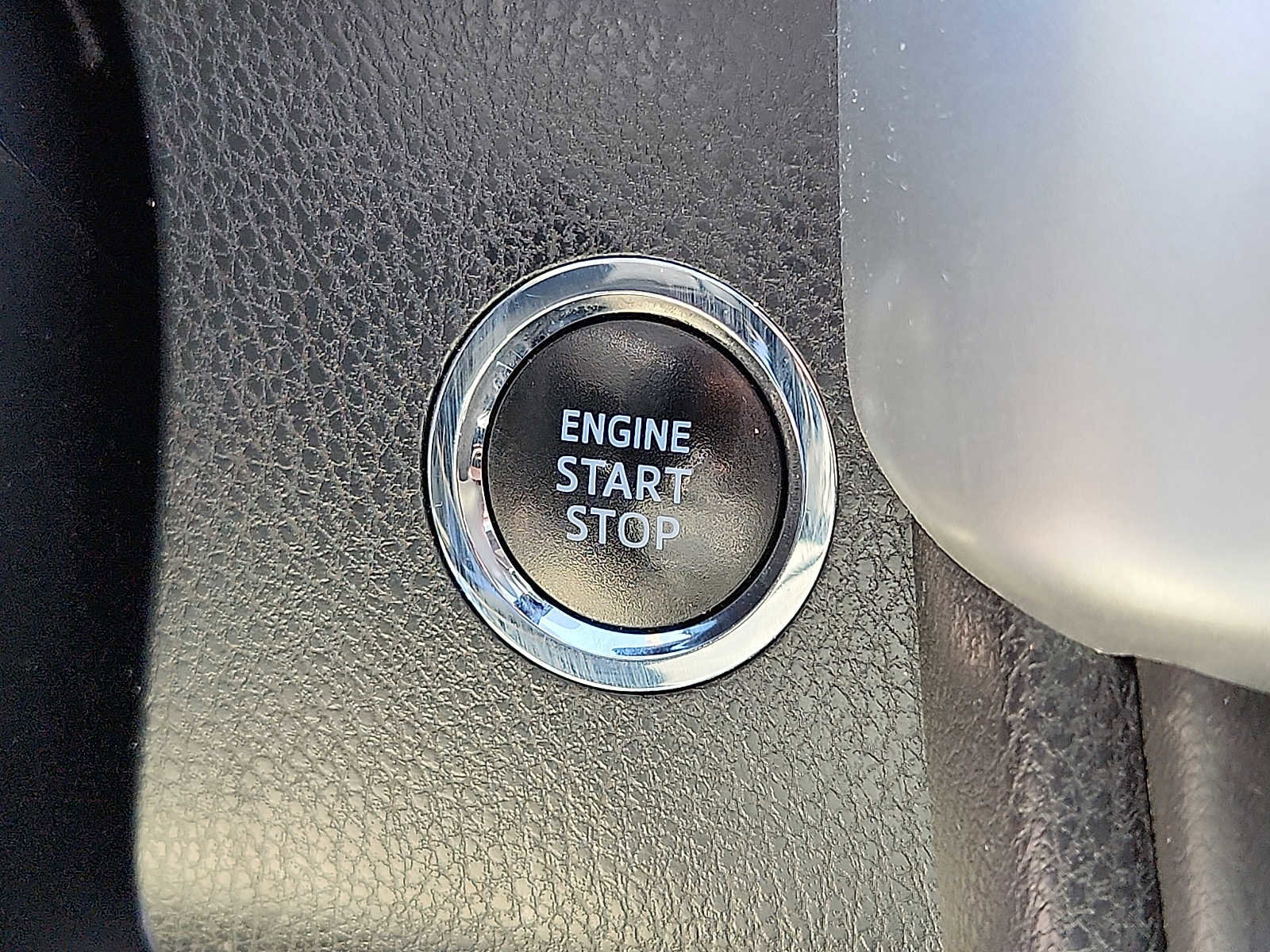 Used 2019 Toyota Highlander SE image 23