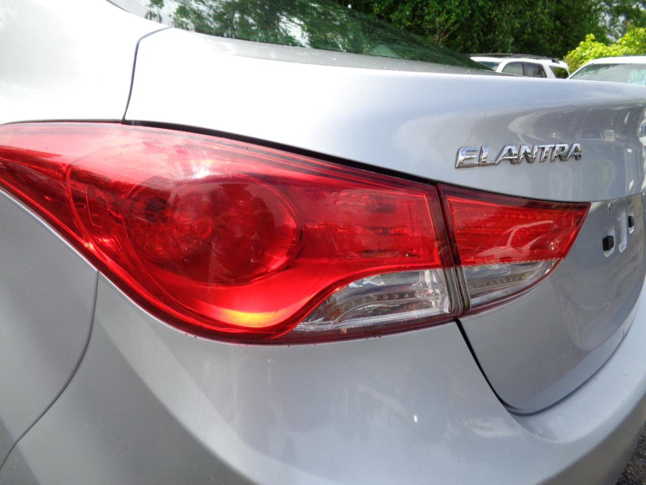 Used 2013 Hyundai Elantra GLS FWD image 16