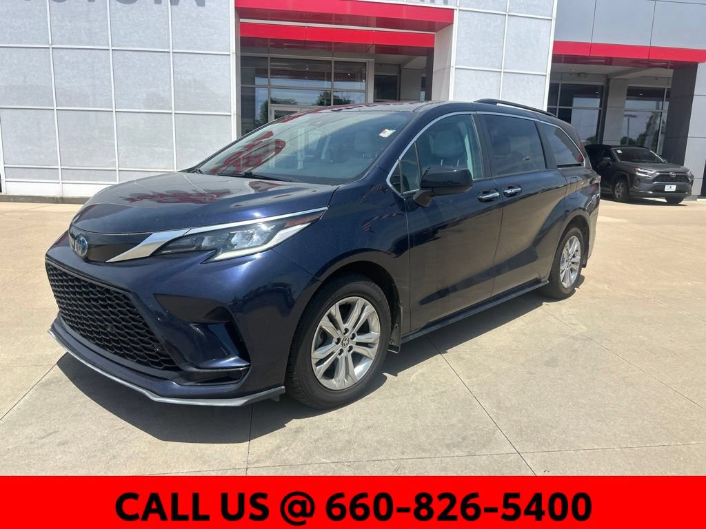 Used 2023 Toyota Sienna LE AWD/4WD image 2