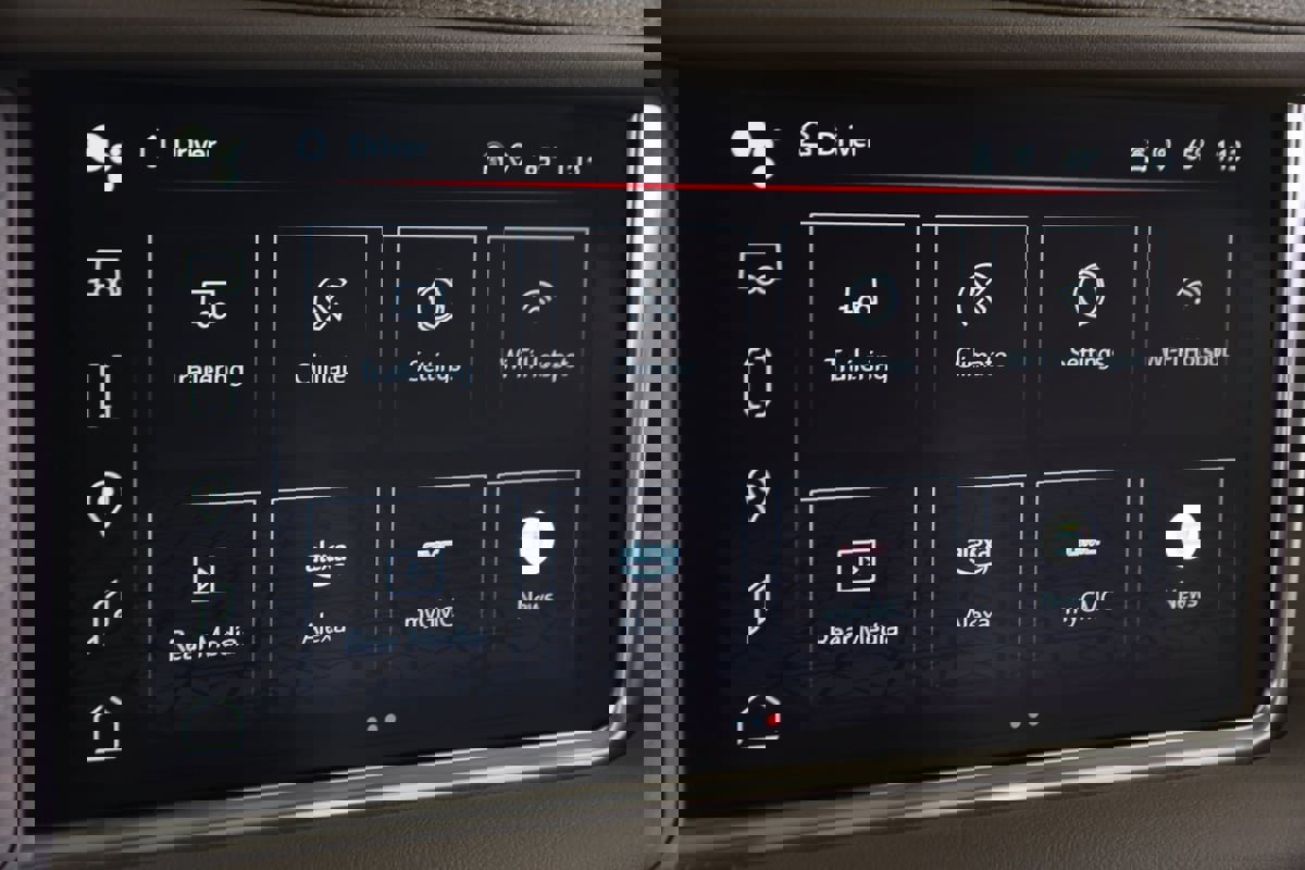 Used 2024 GMC Yukon Denali w/ Denali Reserve Package image 32