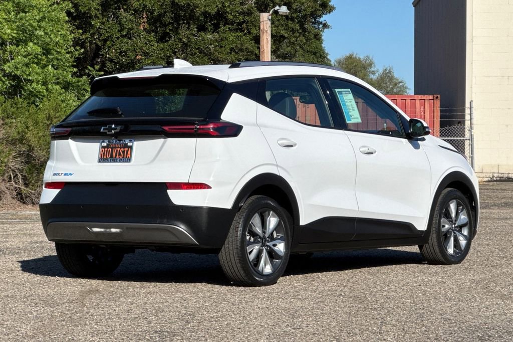 Certified 2023 Chevrolet Bolt EUV LT w/ Convenience Package image 4