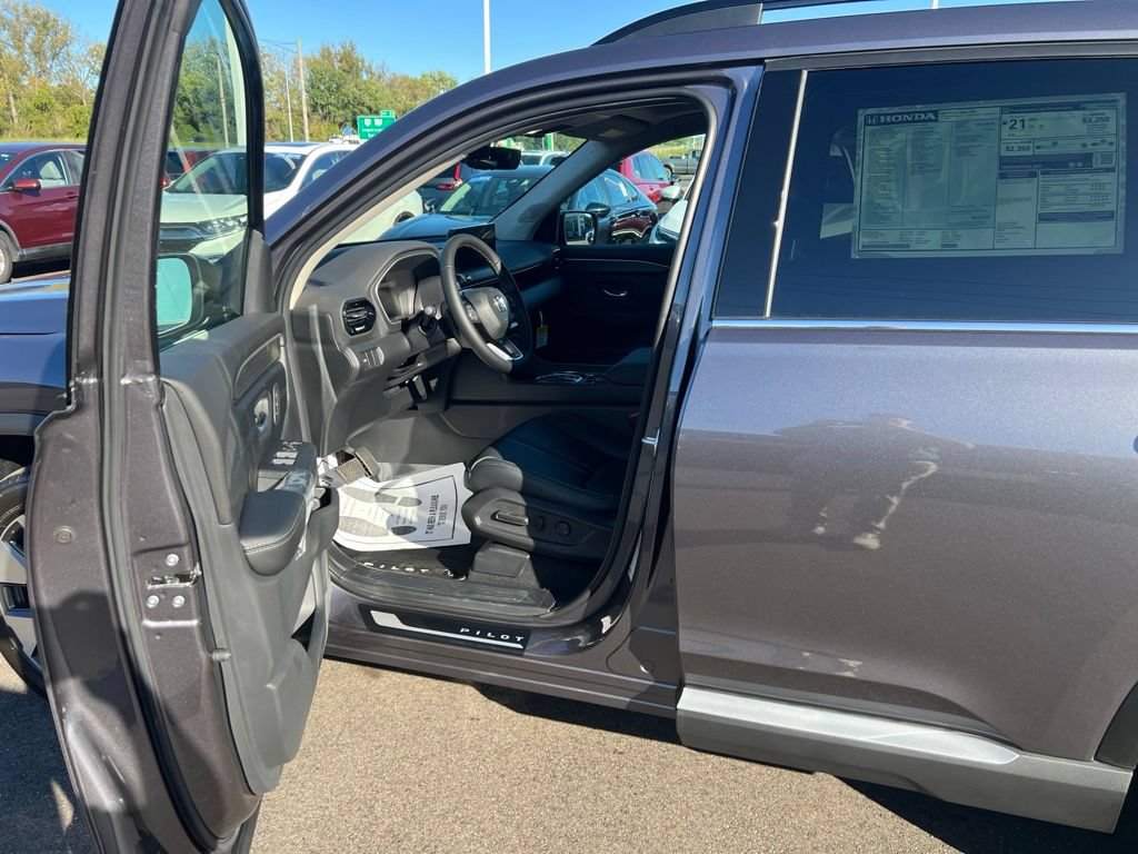 New 2026 Honda Pilot Touring image 9