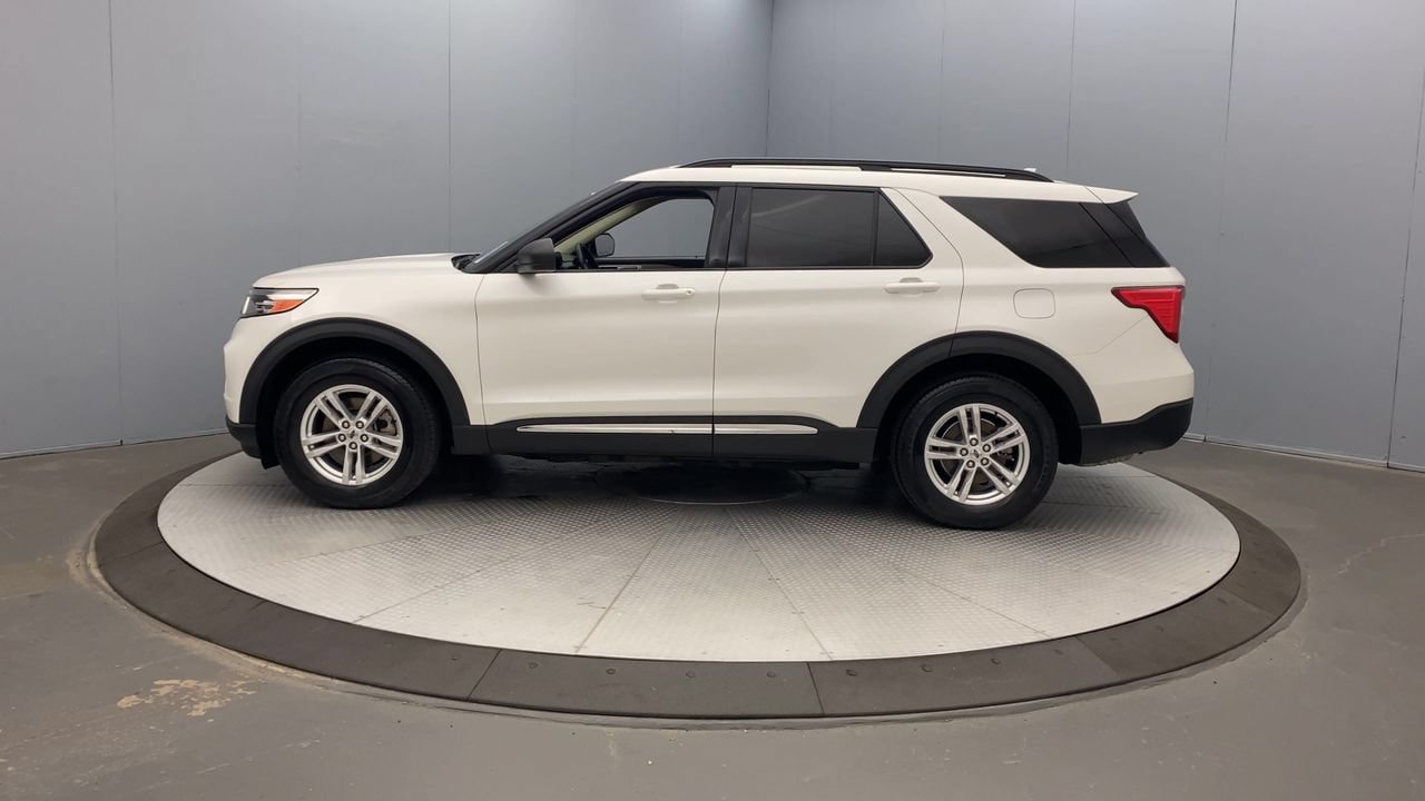 Used 2020 Ford Explorer XLT w/ Comfort Package AWD/4WD image 2