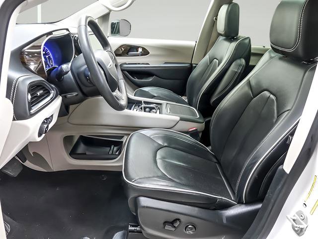 Used 2023 Chrysler Pacifica Limited image 8