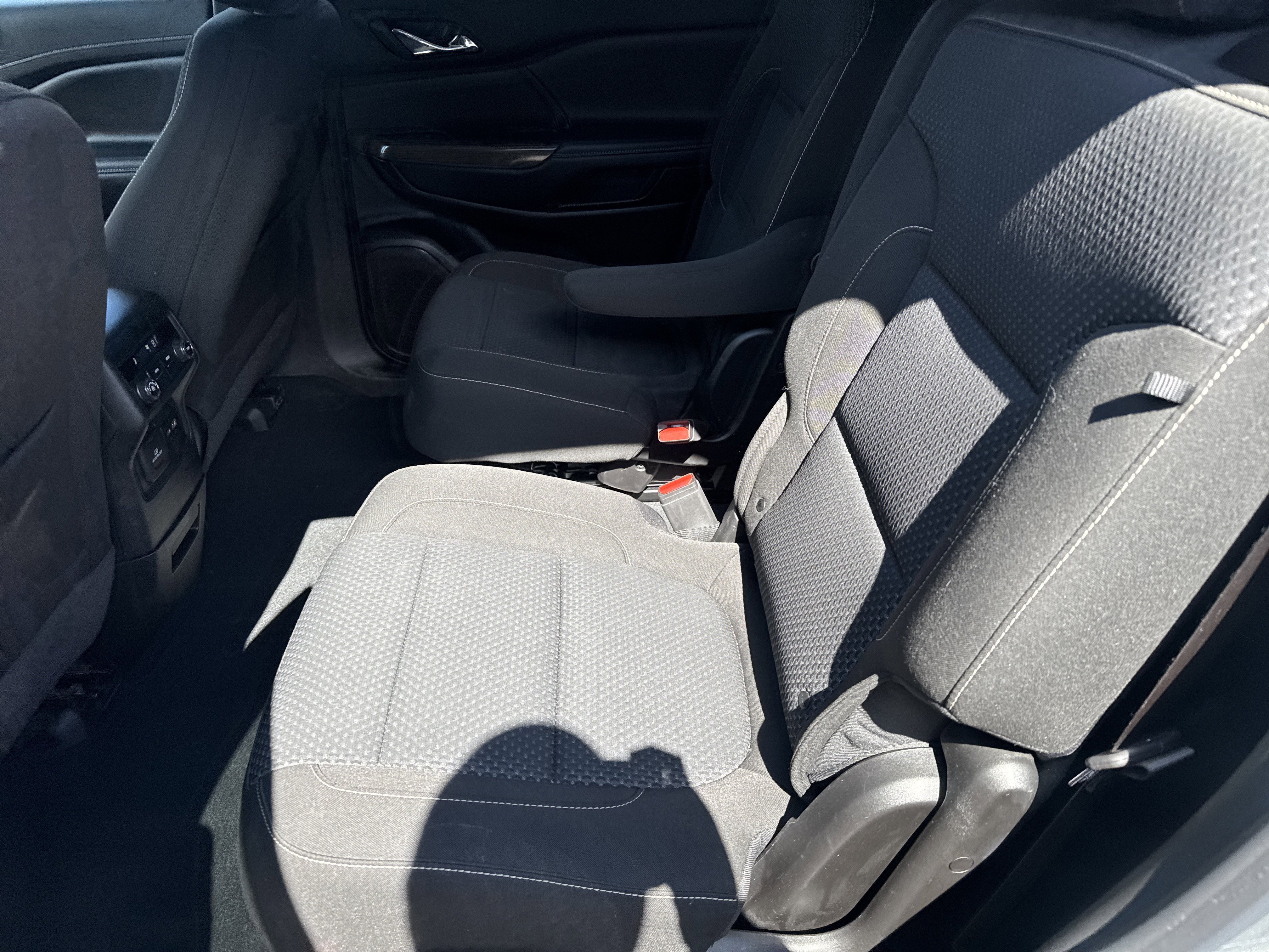 Used 2023 GMC Acadia SLE w/ Driver Convenience Package image 13