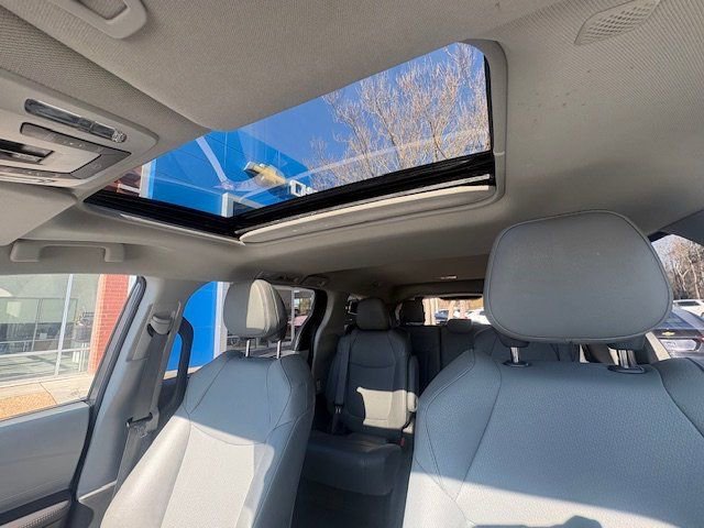 Used 2023 Toyota Sienna XLE image 13