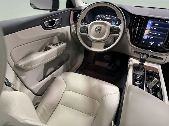 Used 2021 Volvo XC60 T5 Momentum w/ Premium Package image 26