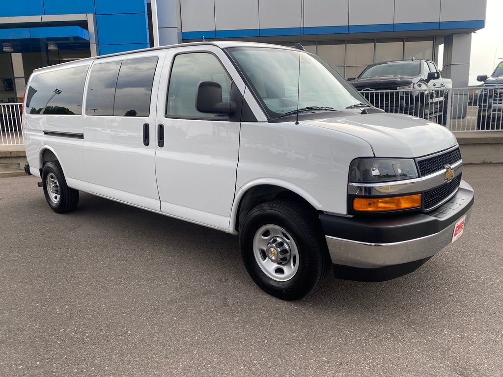 Used 2025 Chevrolet Express 3500 LT w/ LT Preferred Equipment Group RWD image 6