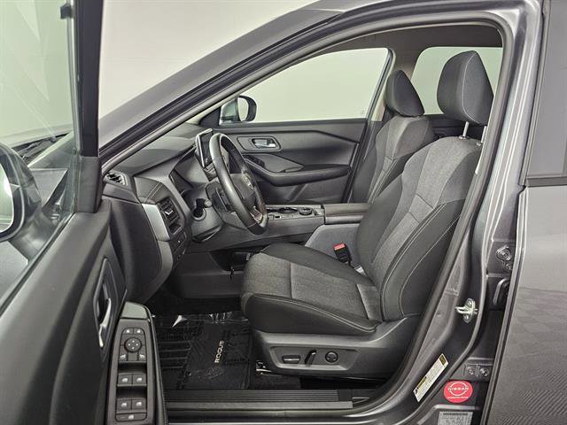 Used 2025 Nissan Rogue SV image 25