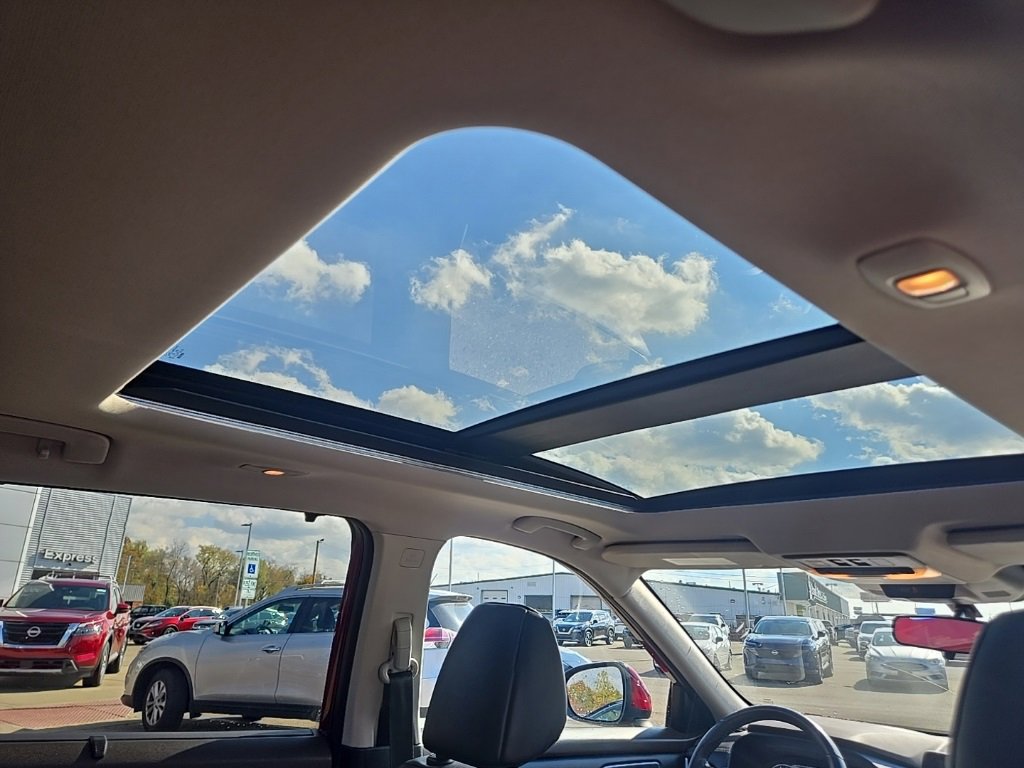 Used 2021 Nissan Rogue SV w/ Premium Package image 29