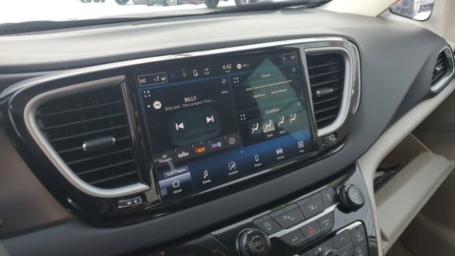 Certified 2024 Chrysler Pacifica Touring-L FWD image 13