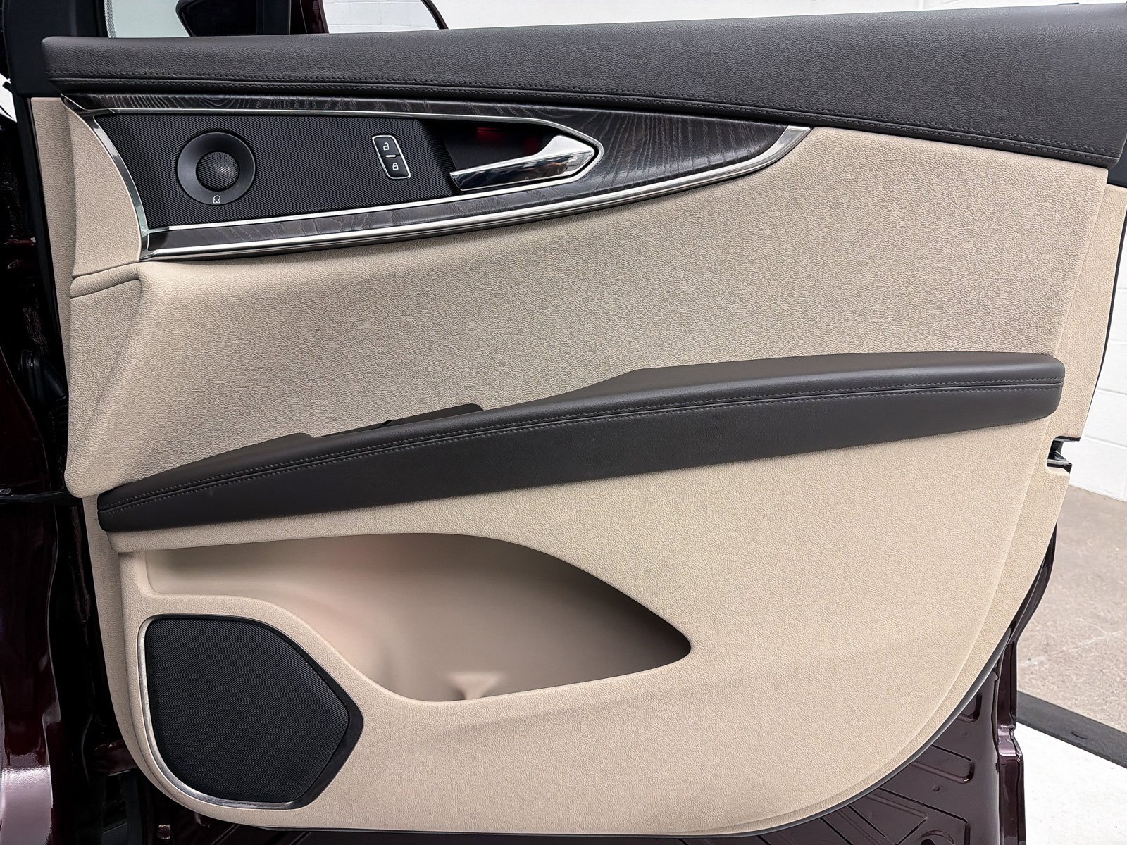 Used 2019 Lincoln Nautilus Reserve image 30