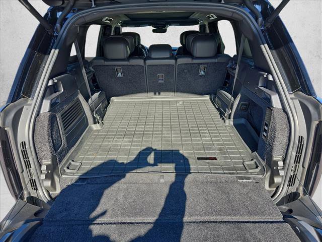 Used 2024 Land Rover Range Rover Long Wheelbase Autobiography AWD/4WD image 12
