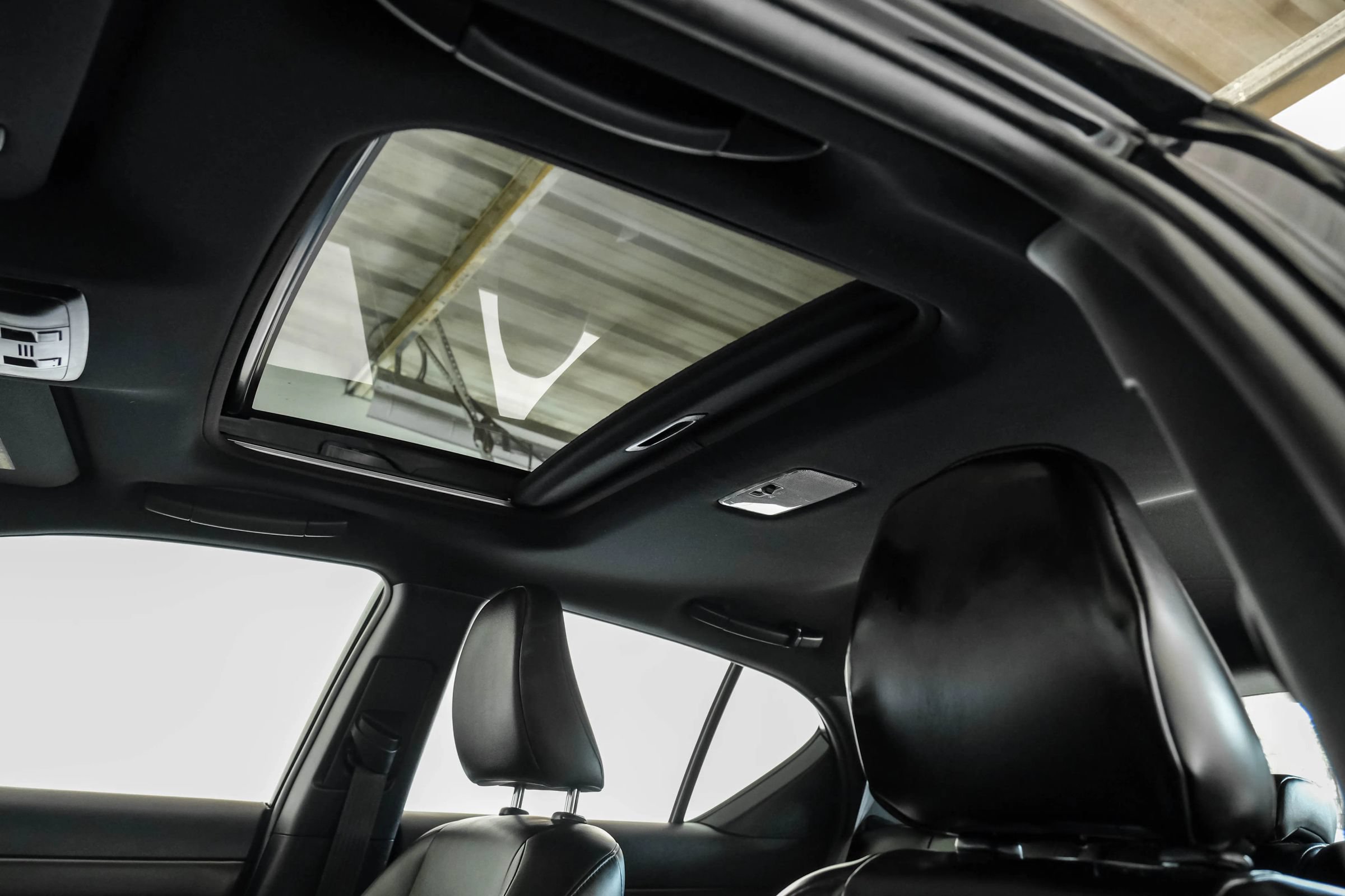 Used 2013 Lexus CT 200h w/ F Sport Pkg w/Nuluxe Trim FWD image 4