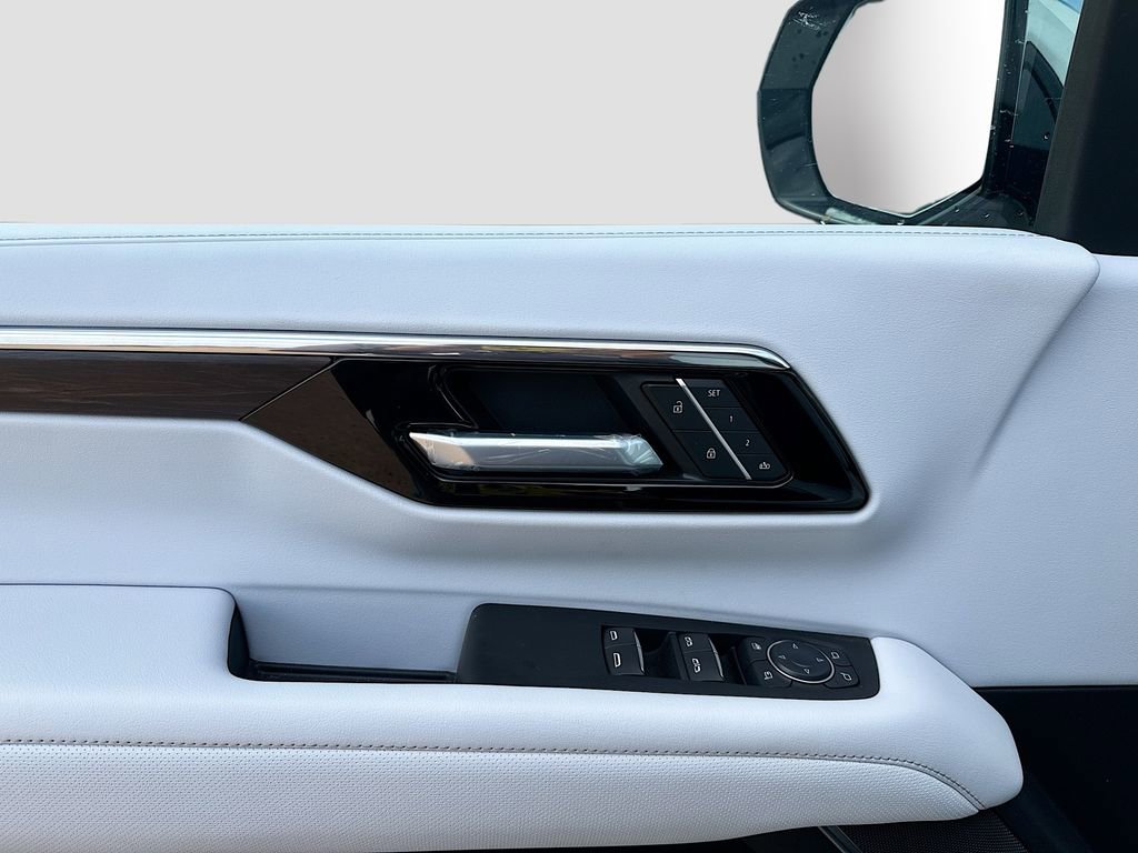 Used 2025 Chevrolet Tahoe Premier image 9