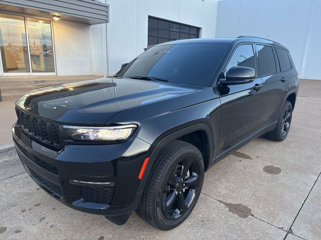 Used 2025 Jeep Grand Cherokee L Limited w/ Black Appearance Package image 3