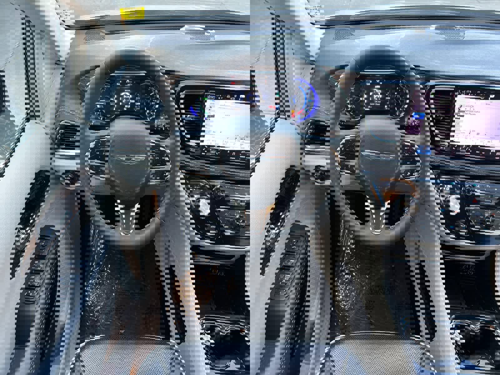 Used 2023 Chrysler Pacifica Limited image 15