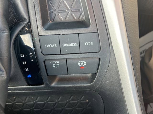 Used 2020 Toyota RAV4 XLE w/ Convenience Package FWD image 18