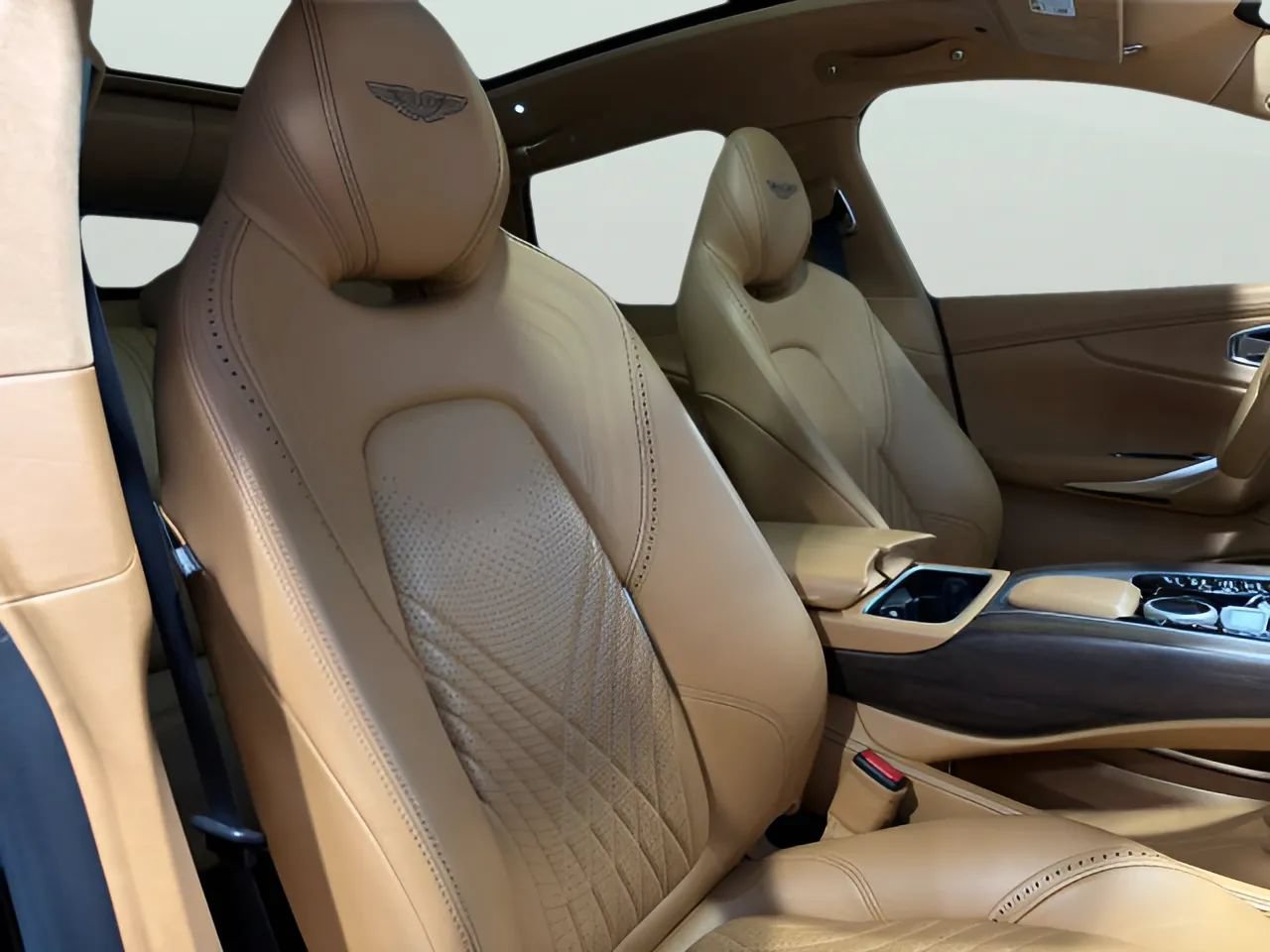 Used 2021 Aston Martin DBX AWD/4WD image 27