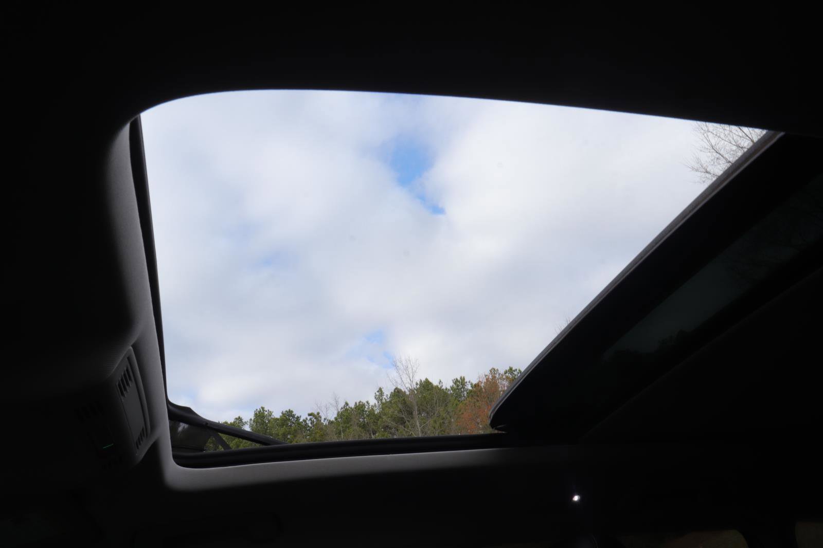 Used 2023 Volkswagen Taos SEL image 25