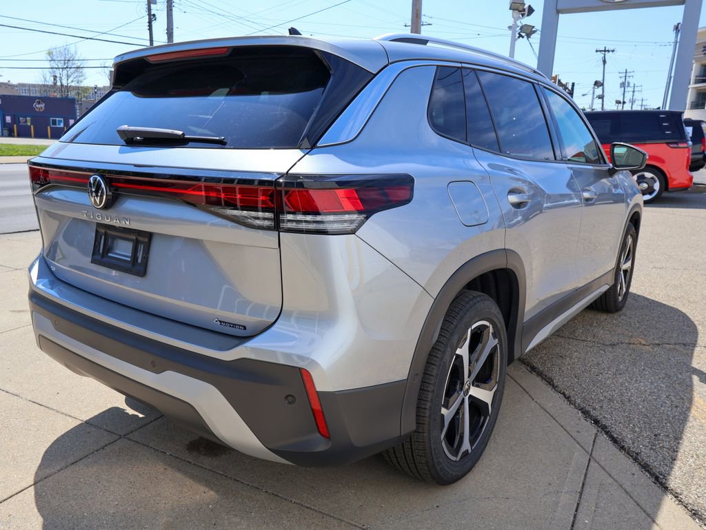 Used 2025 Volkswagen Tiguan SE image 5