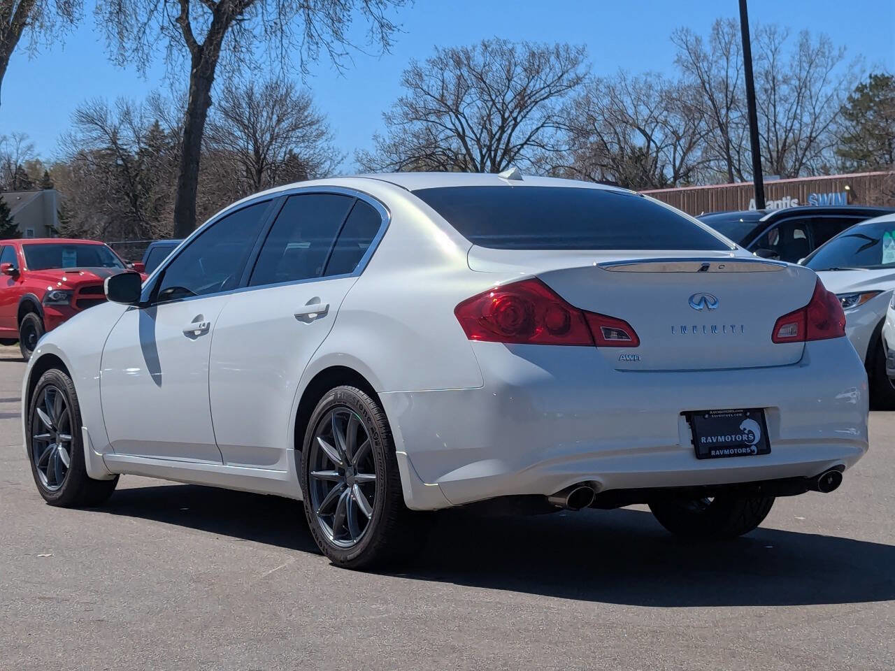 Used 2015 INFINITI Q40 AWD w/ Moonroof Package image 9