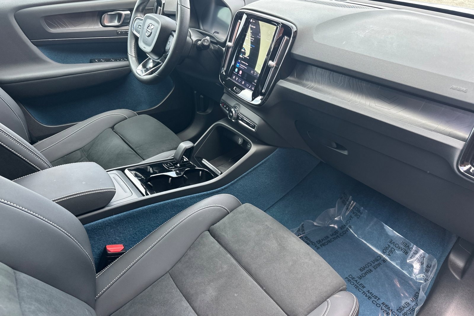 Used 2025 Volvo EX40 Ultra w/ Protection Package Premier image 19