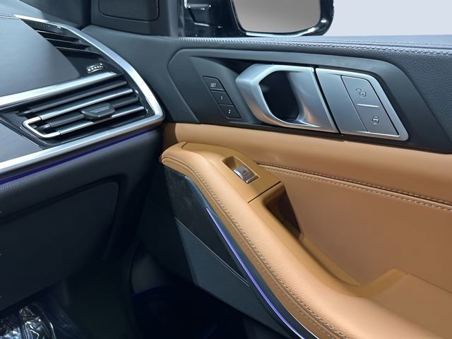 Used 2022 BMW X7 xDrive40i w/ M Sport Package image 37